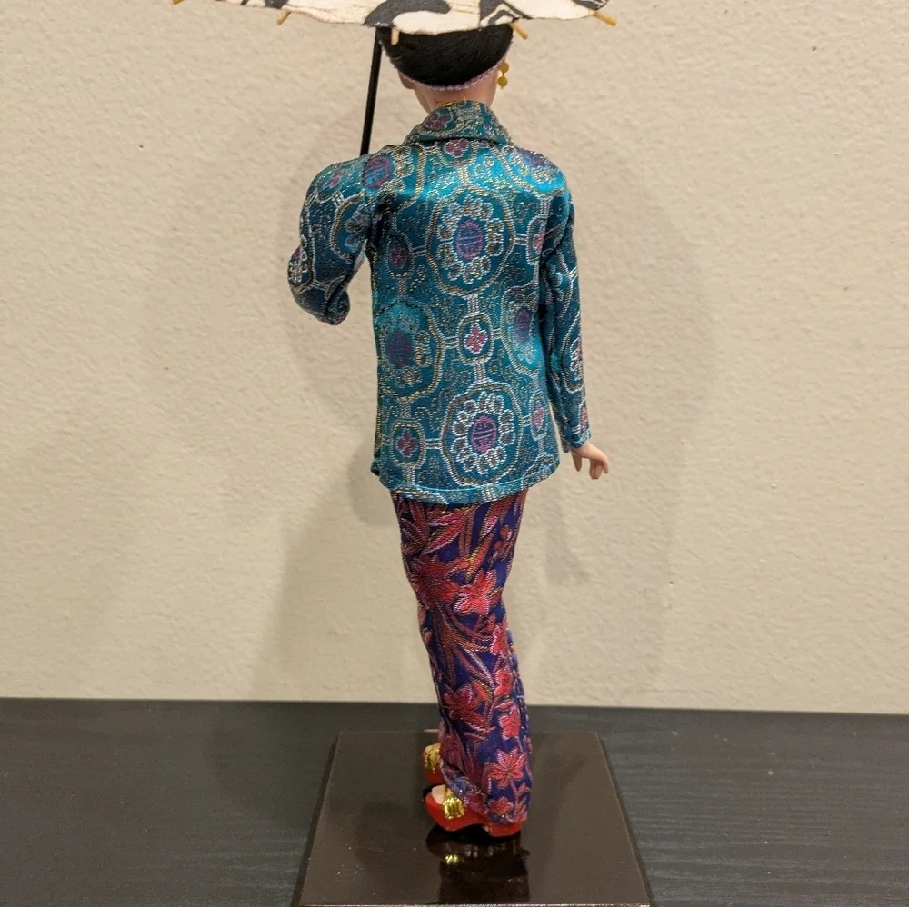 Elegant Asian-Inspired Figurine with Parasol